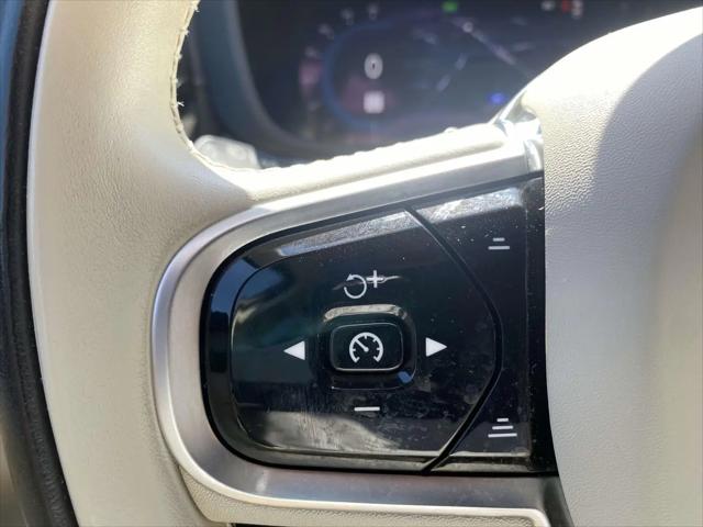 2023 Volvo XC60 B6 Ultimate Dark Theme