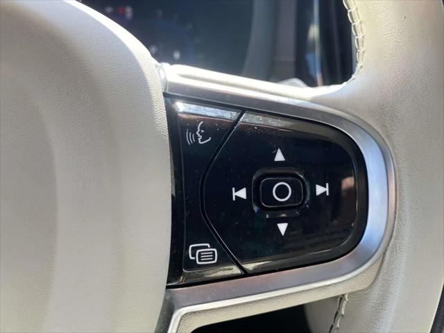 2023 Volvo XC60 B6 Ultimate Dark Theme