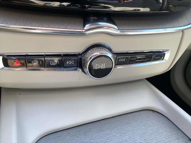 2023 Volvo XC60 B6 Ultimate Dark Theme