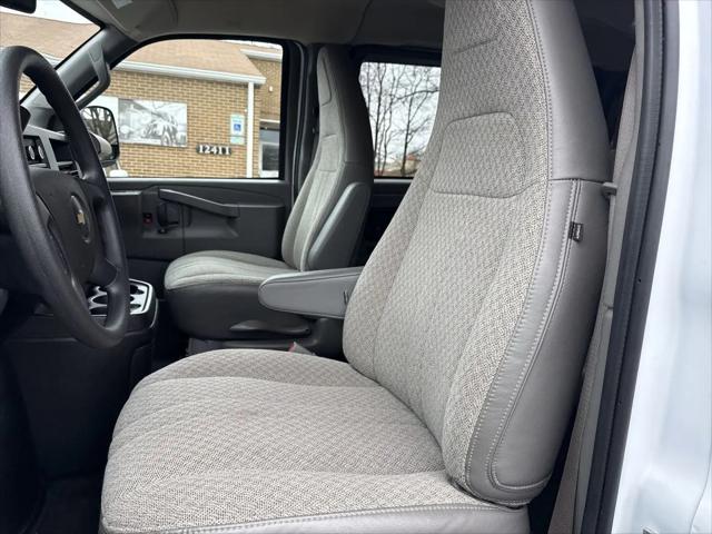 2024 Chevrolet Express Passenger RWD 3500 Extended Wheelbase LT