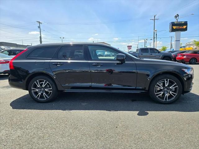 2017 Volvo V90 Cross Country T6