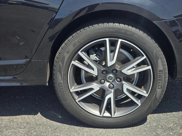2017 Volvo V90 Cross Country T6