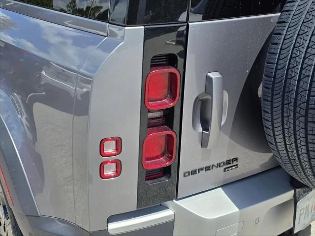 2022 Land Rover Defender 110 SE