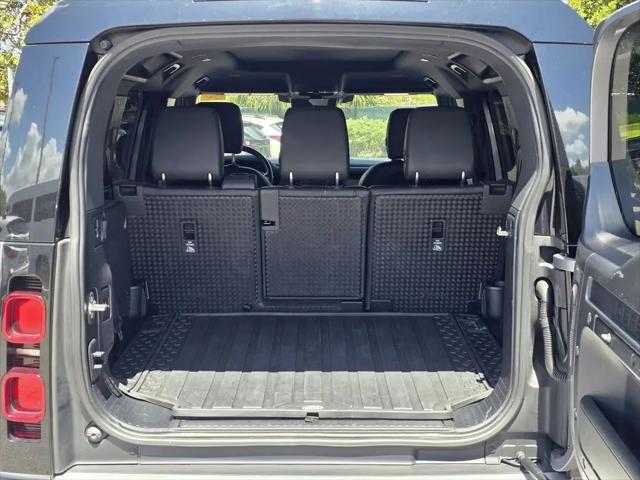 2022 Land Rover Defender 110 SE