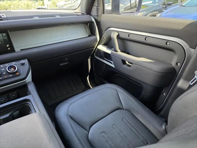2022 Land Rover Defender 110 SE