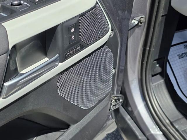 2022 Land Rover Defender 110 SE