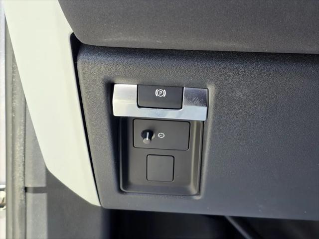 2022 Land Rover Defender 110 SE