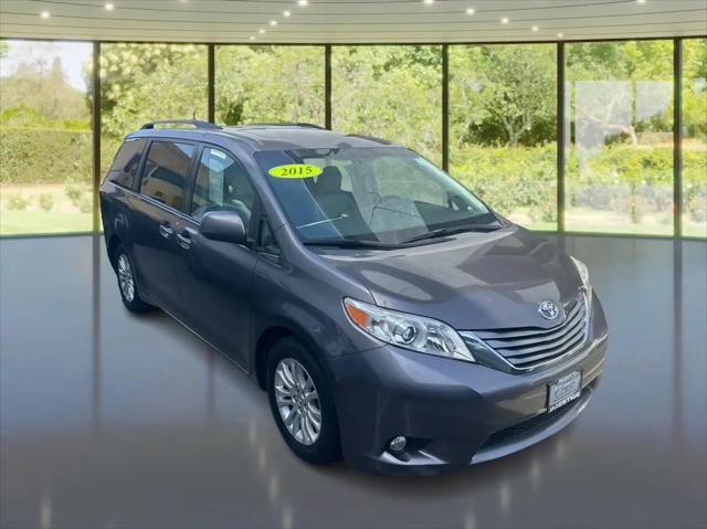 2015 Toyota Sienna XLE 8 Passenger