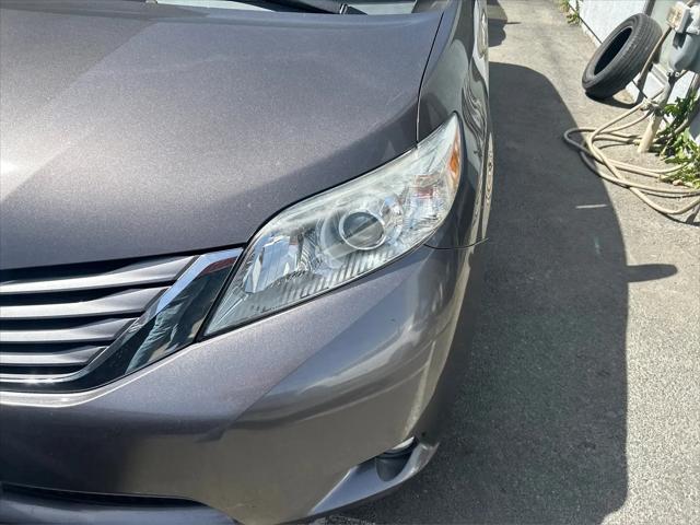 2015 Toyota Sienna XLE 8 Passenger
