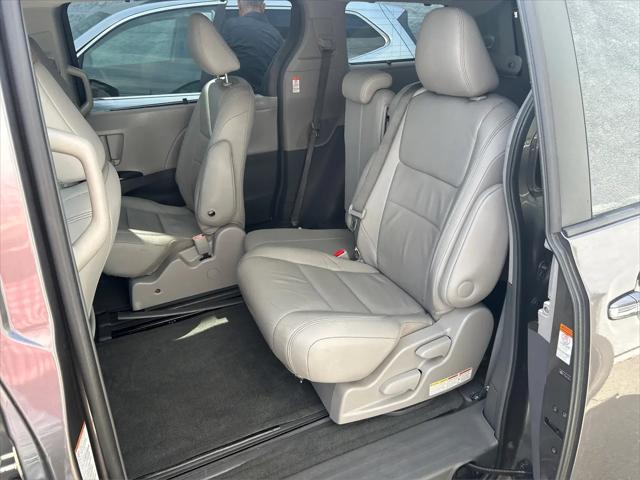 2015 Toyota Sienna XLE 8 Passenger