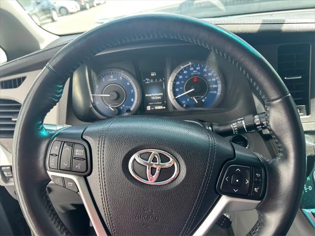 2015 Toyota Sienna XLE 8 Passenger