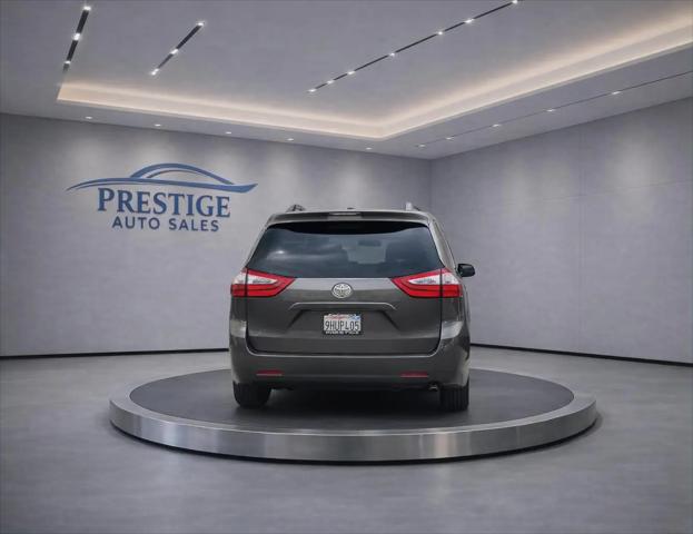 2015 Toyota Sienna XLE 8 Passenger