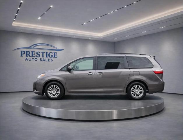 2015 Toyota Sienna XLE 8 Passenger