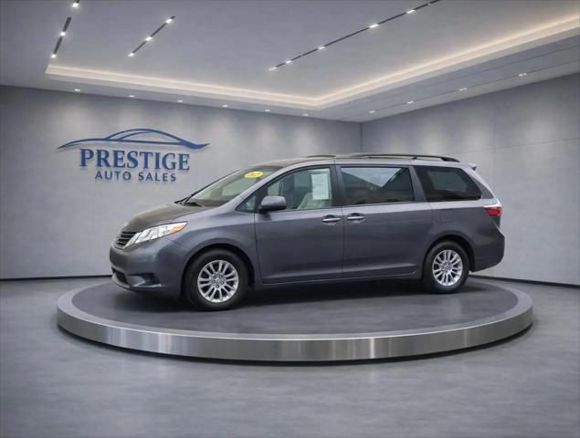 2015 Toyota Sienna XLE 8 Passenger