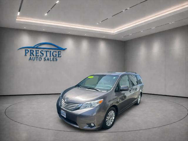 2015 Toyota Sienna XLE 8 Passenger