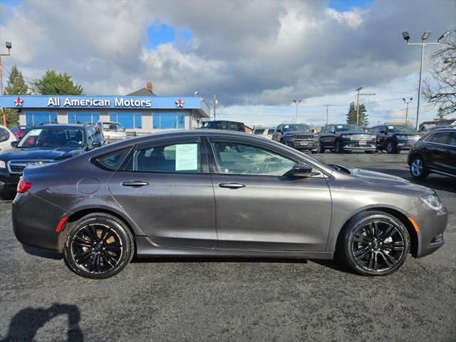 2017 Chrysler 200 Touring