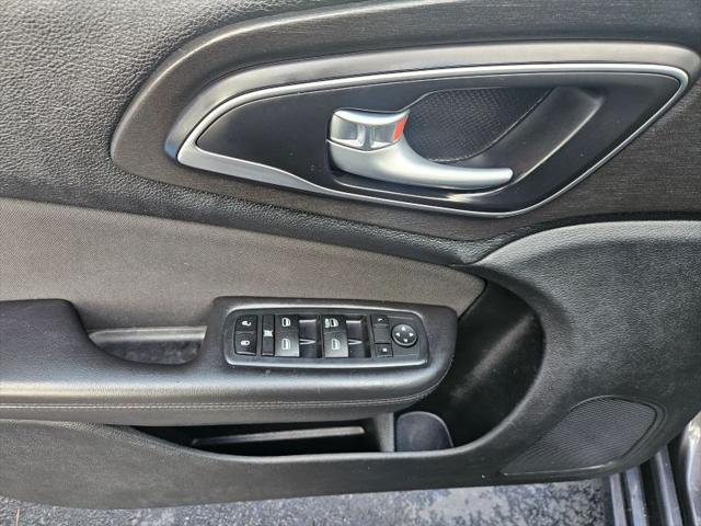 2017 Chrysler 200 Touring