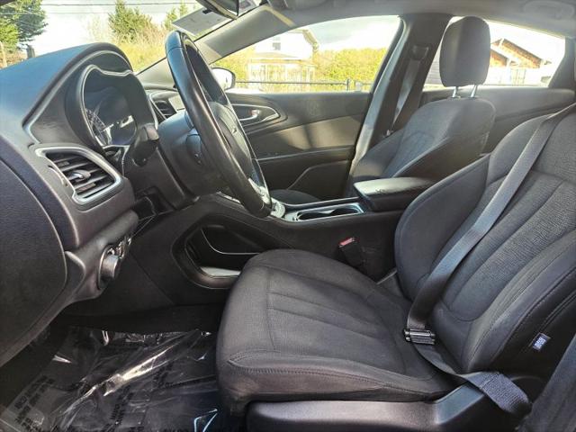2017 Chrysler 200 Touring