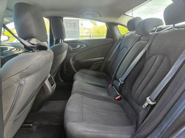 2017 Chrysler 200 Touring