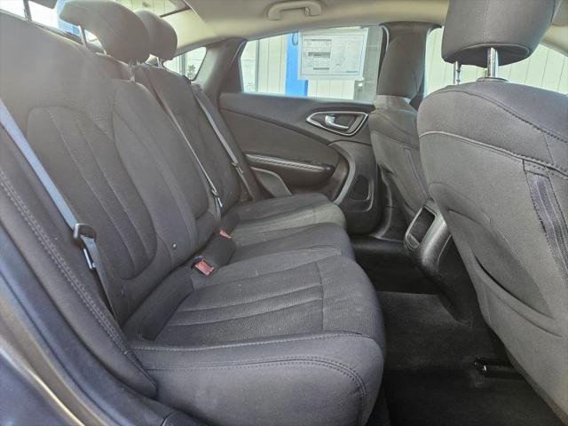 2017 Chrysler 200 Touring