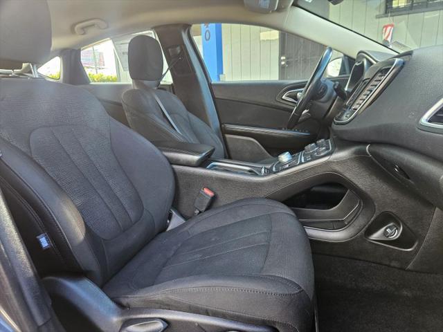 2017 Chrysler 200 Touring