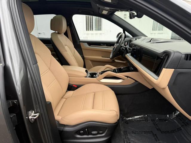 2025 Porsche Cayenne E-Hybrid E