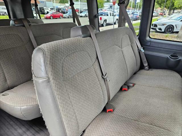 2022 Chevrolet Express Passenger RWD 3500 Extended Wheelbase LT
