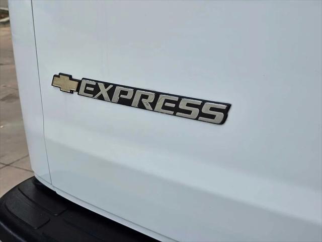 2022 Chevrolet Express Passenger RWD 3500 Extended Wheelbase LT