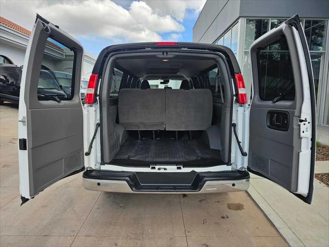 2022 Chevrolet Express Passenger RWD 3500 Extended Wheelbase LT