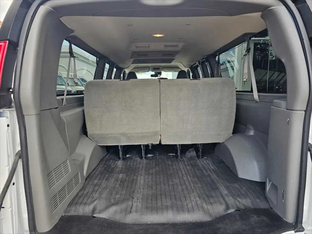 2022 Chevrolet Express Passenger RWD 3500 Extended Wheelbase LT