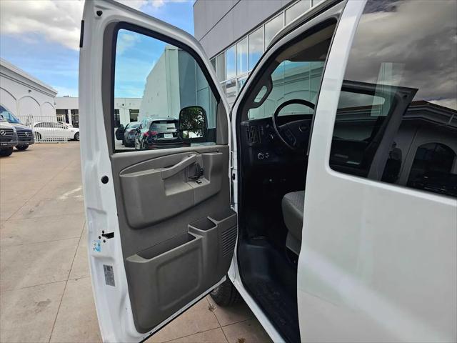 2022 Chevrolet Express Passenger RWD 3500 Extended Wheelbase LT