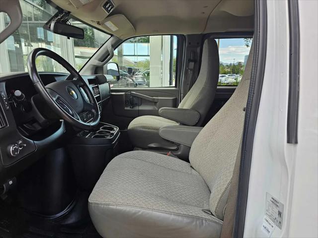 2022 Chevrolet Express Passenger RWD 3500 Extended Wheelbase LT