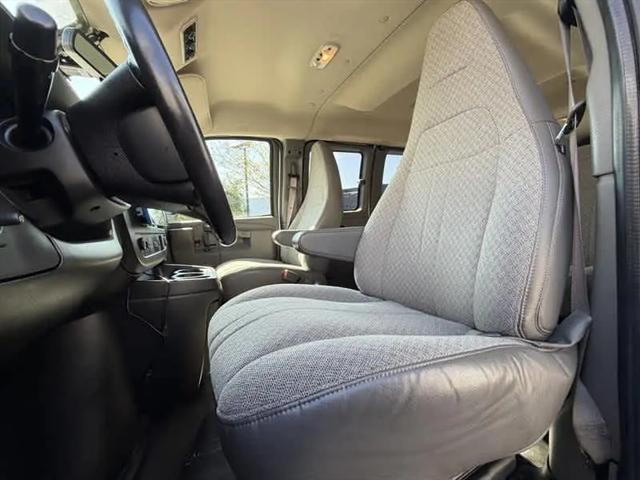 2022 Chevrolet Express Passenger RWD 3500 Extended Wheelbase LT