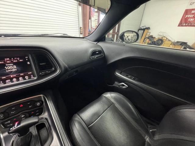 2016 Dodge Challenger SXT Plus