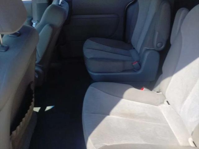 2012 Kia Sedona LX