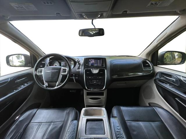2015 Chrysler Town & Country Touring