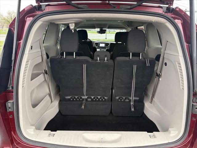 2023 Chrysler Voyager LX