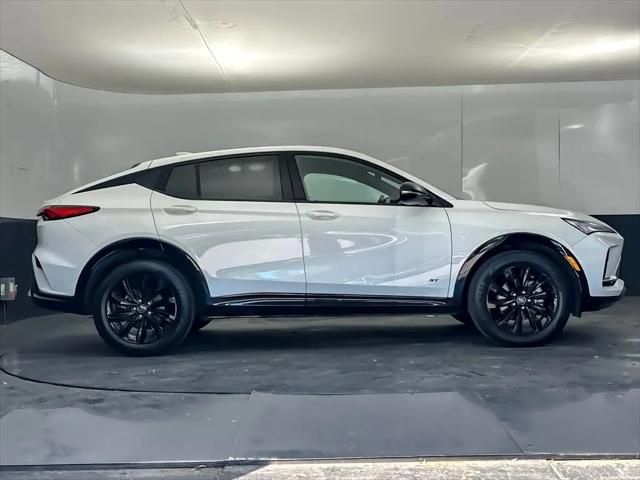 2025 Buick NV Sport Touring FWD
