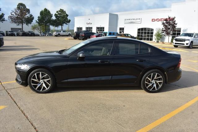 2020 Volvo S60 T6 Momentum