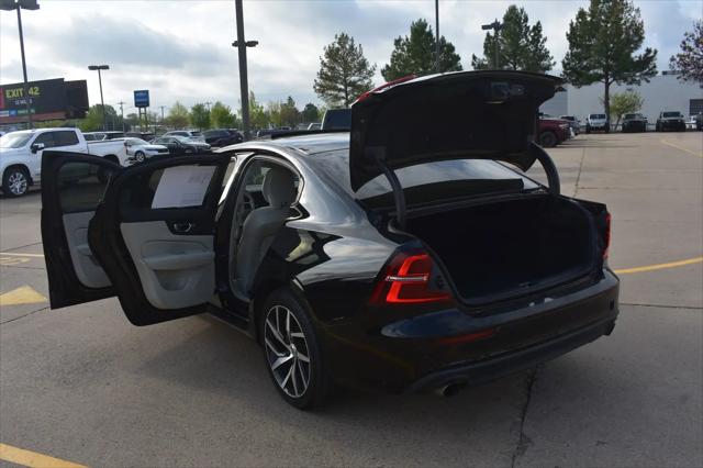 2020 Volvo S60 T6 Momentum