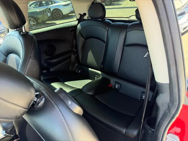 2017 MINI Hardtop Cooper