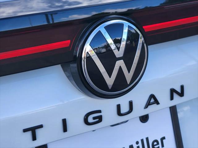 2026 Volkswagen Tiguan SE R-Line Black
