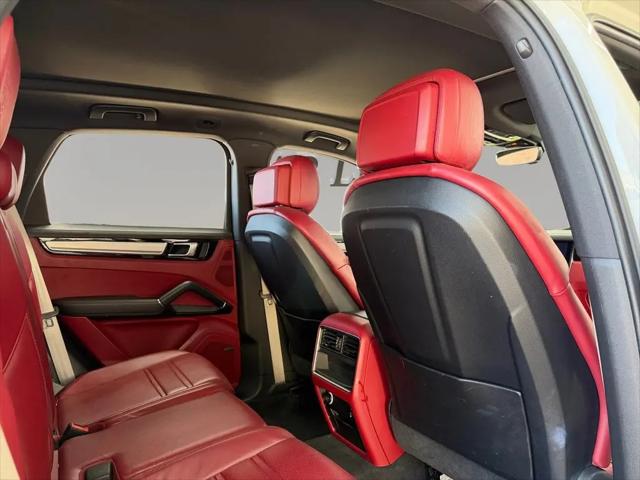 2022 Porsche Cayenne Platinum Edition