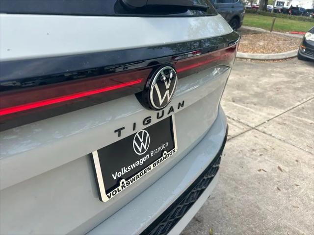 2026 Volkswagen Tiguan SE R-Line Black
