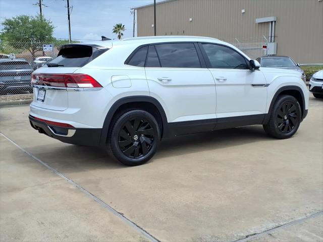 2026 Volkswagen Atlas Cross Sport SE with Technology