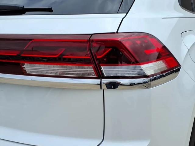 2026 Volkswagen Atlas Cross Sport SE with Technology