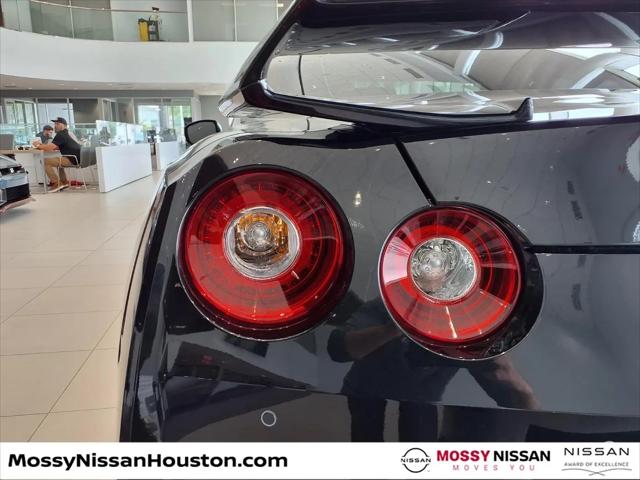 2024 Nissan GT-R T-spec Dual-clutch 6-Speed Transmission