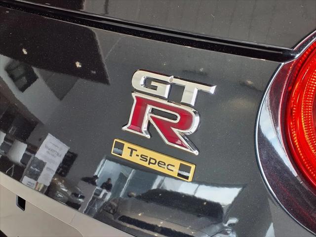 2024 Nissan GT-R T-spec Dual-clutch 6-Speed Transmission