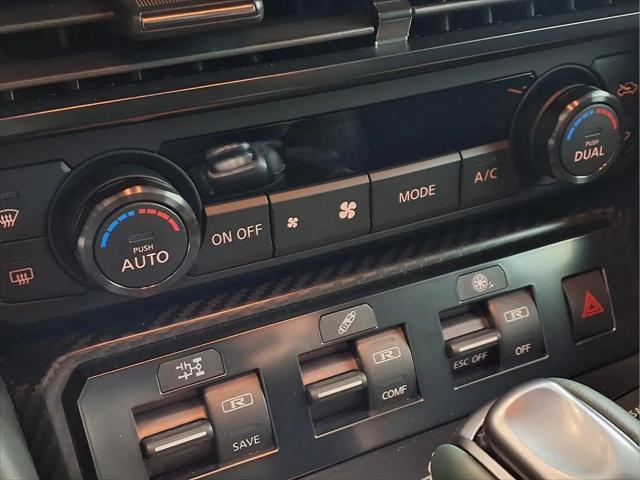 2024 Nissan GT-R T-spec Dual-clutch 6-Speed Transmission