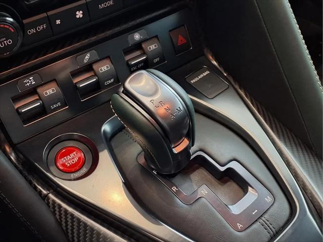 2024 Nissan GT-R T-spec Dual-clutch 6-Speed Transmission